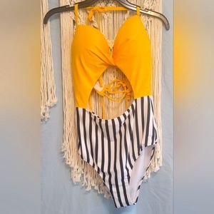 💛🖤 Cupshe Yellow and Black/White Striped Bathing Suit (One Piece)